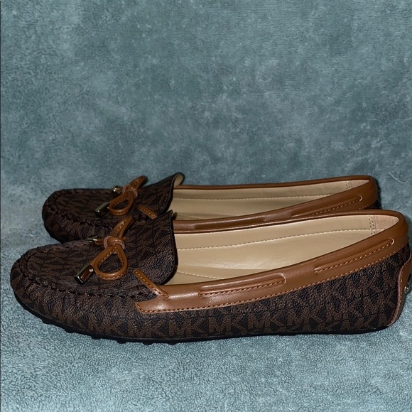 Michael Kors Juliette Vegan Leather Flats w Bow. Moccasin/Boat Style.  Size 7.5. - Picture 1 of 11